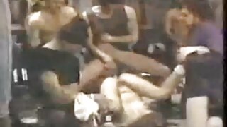 Dugonoga crnokosa kučka s lijepim sisama gledala je svog navrnutog drugara kako uništava njenu žednu macu u bočnom stilu. Pogledajte taj sparni seks u WTF pass porno videu!